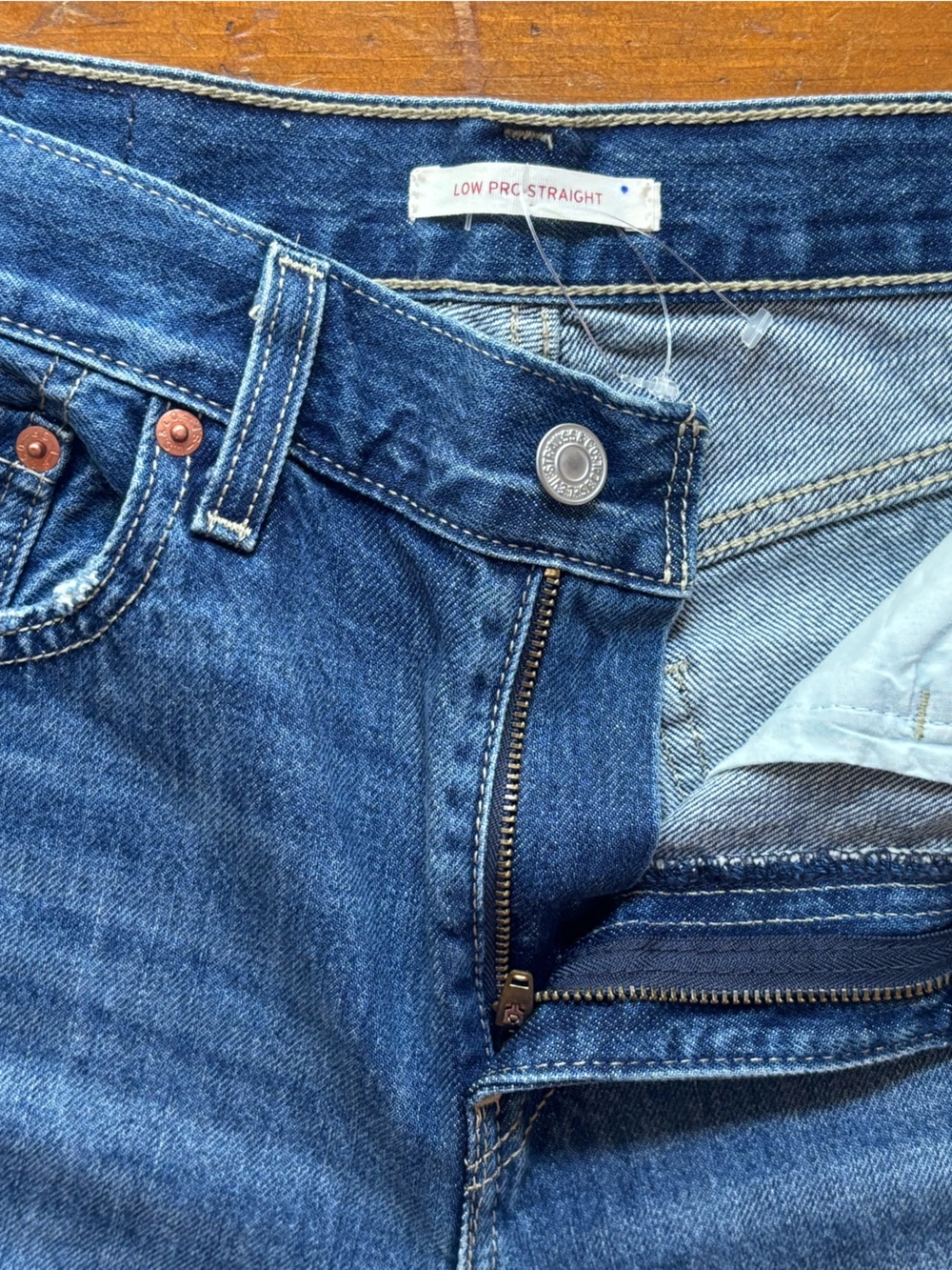 Levi's Low Pro Straight Jeans Medium Wash W26 100% Cotton Distressed - Picture 12 of 12